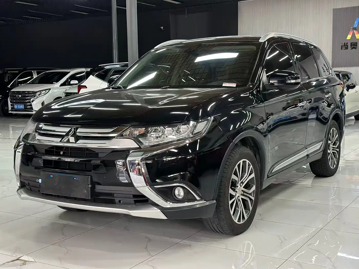 Mitsubishi Outlander 2016 2.4L 4WD Luxury Edition 7-seater фото 2