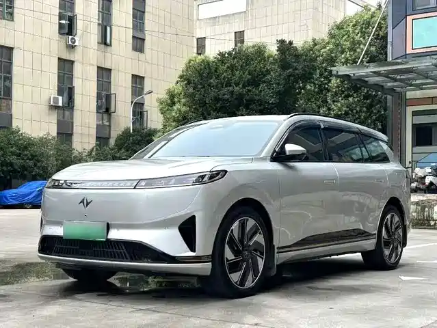 Dongfeng Yipai eπ008 2025 210Max Extended Range 5-Seater