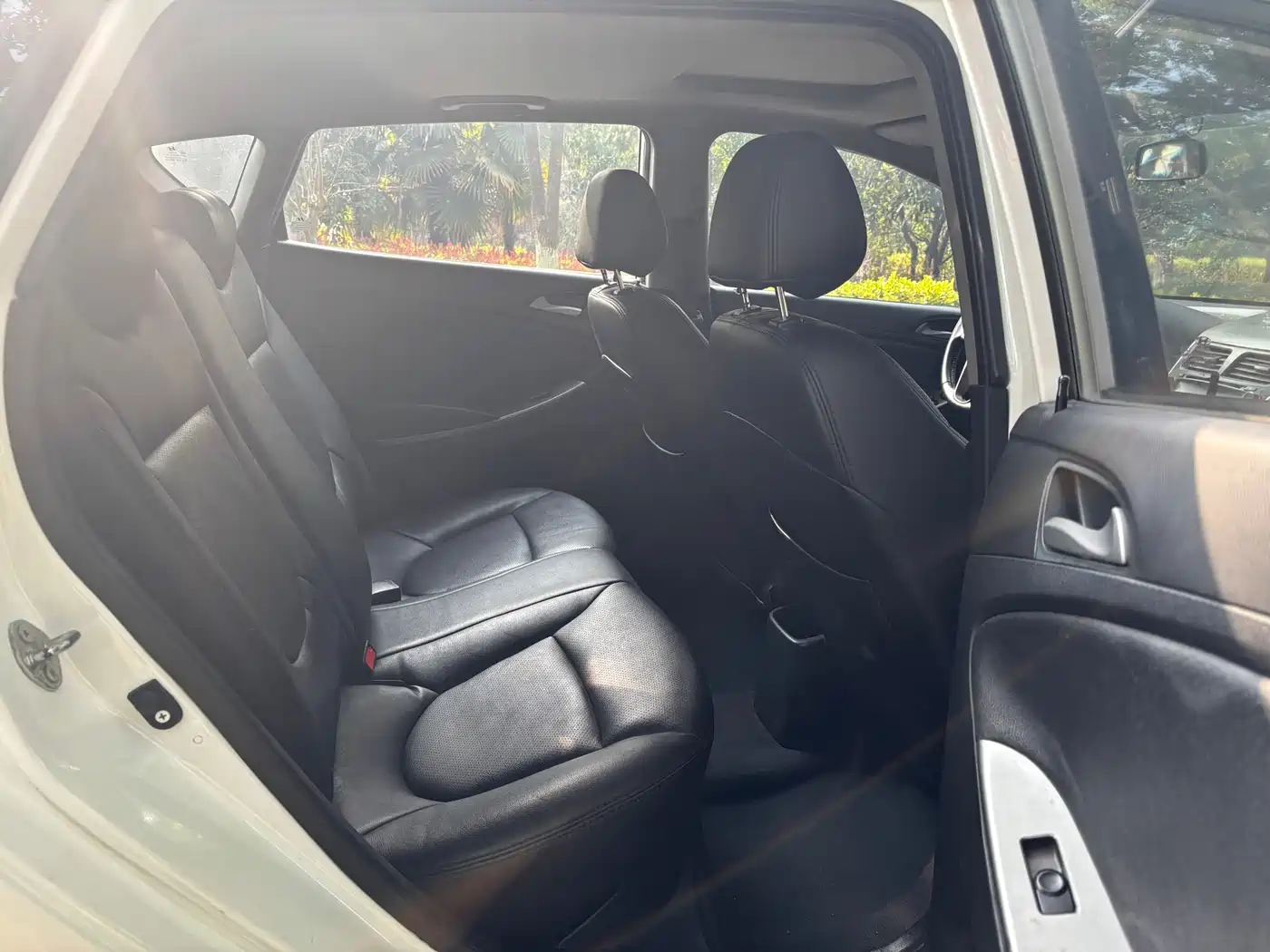 Hyundai Reina 2014 Model 1.4L Automatic GLX фото 8