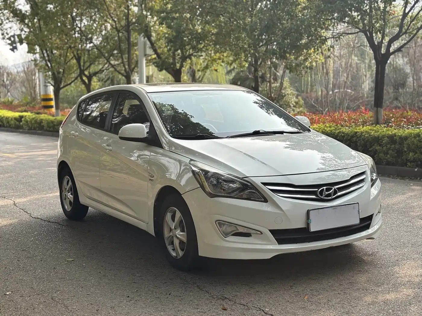 Hyundai Reina 2014 Model 1.4L Automatic GLX фото 3