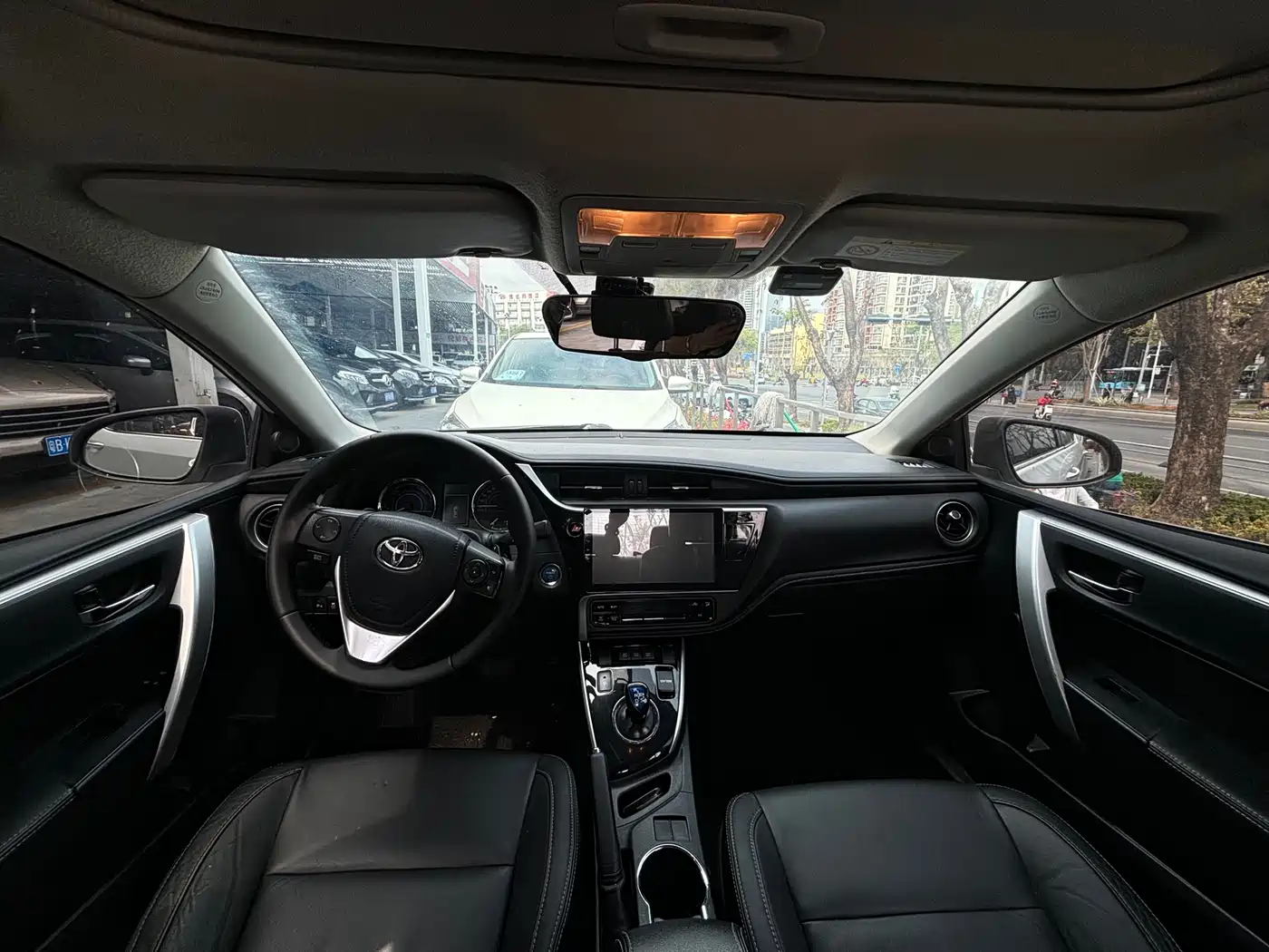 Toyota Corolla 2017 Facelift Hybrid 1.8L E-CVT Elite Edition фото 11