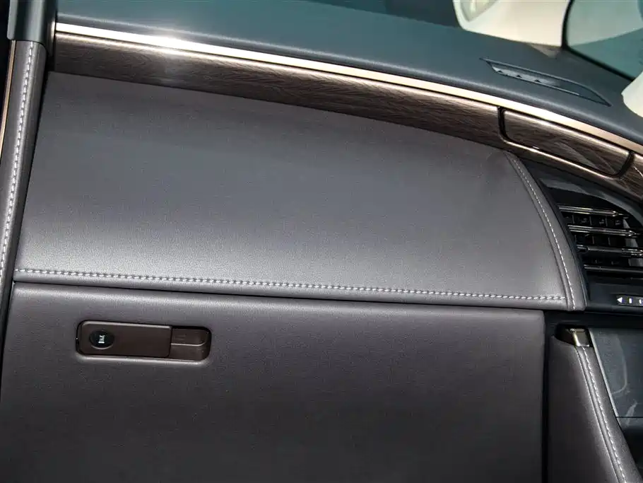 Toyota Vellfire 2024 Crown Hybrid 2.5L Executive Premium Edition фото 24