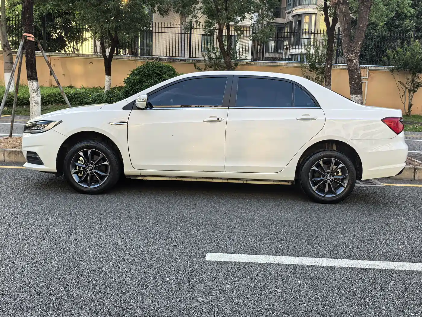 BYD Qin New Energy 2019 Travel Edition фото 5