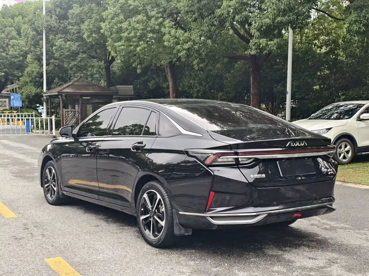 DONGFENG YI HYUN MAX