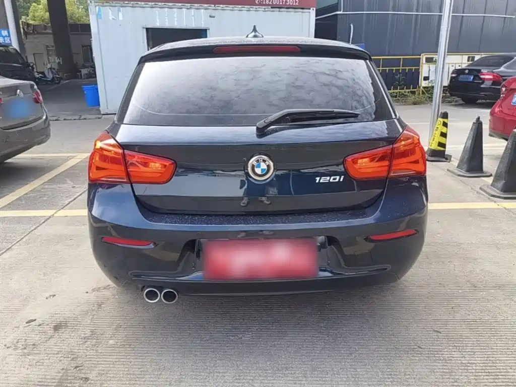 BMW 1 Series (Import) 2016 120i Leading Model фото 6