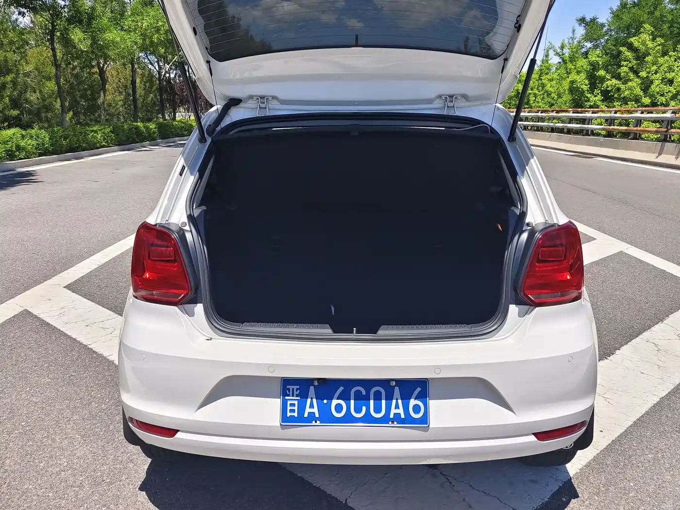 Volkswagen Polo 2016 1.6L Automatic Comfort фото 11