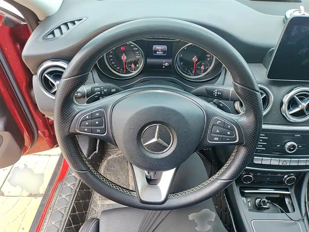 Mercedes-Benz GLA 2018 GLA 200 Dynamic фото 11