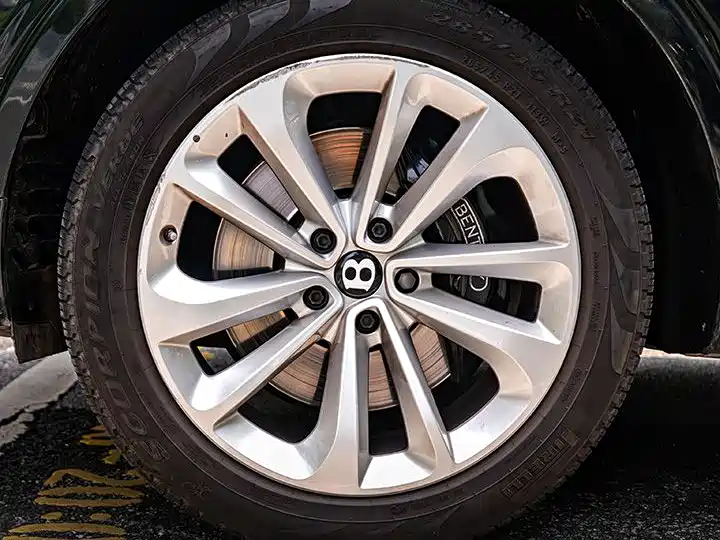 Bentley Bentayga 2016 6.0T Standard Edition фото 9