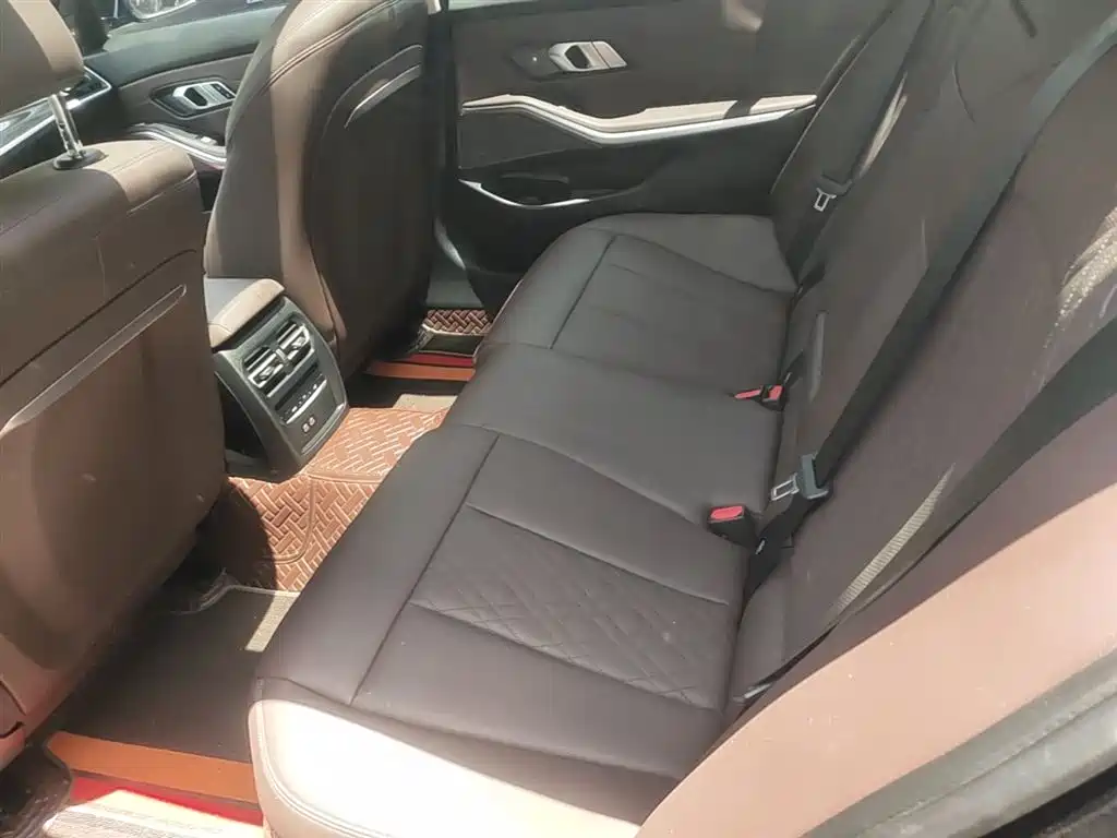BMW 3 Series 2024 325Li M Sport Shadowline Package фото 24