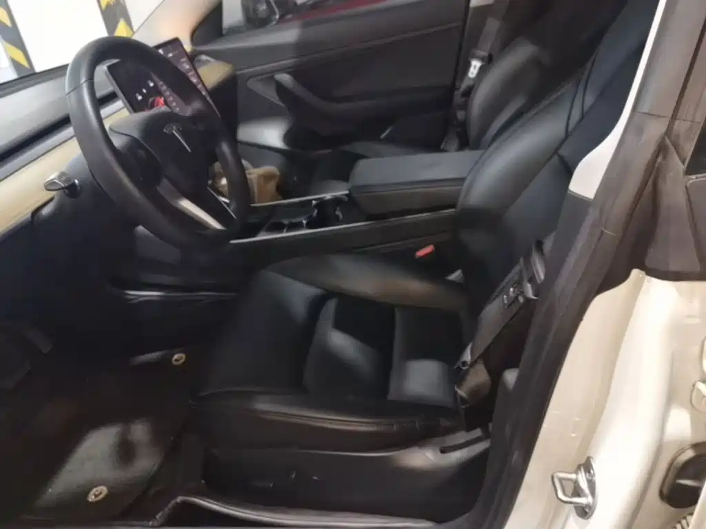 Фото 15 - Tesla Model 3