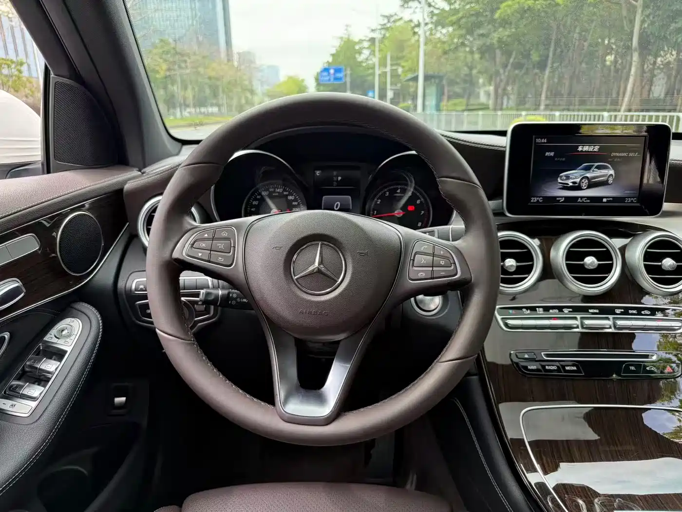 Mercedes-Benz GLC 2018 Facelift GLC 260 4MATIC Luxury фото 10