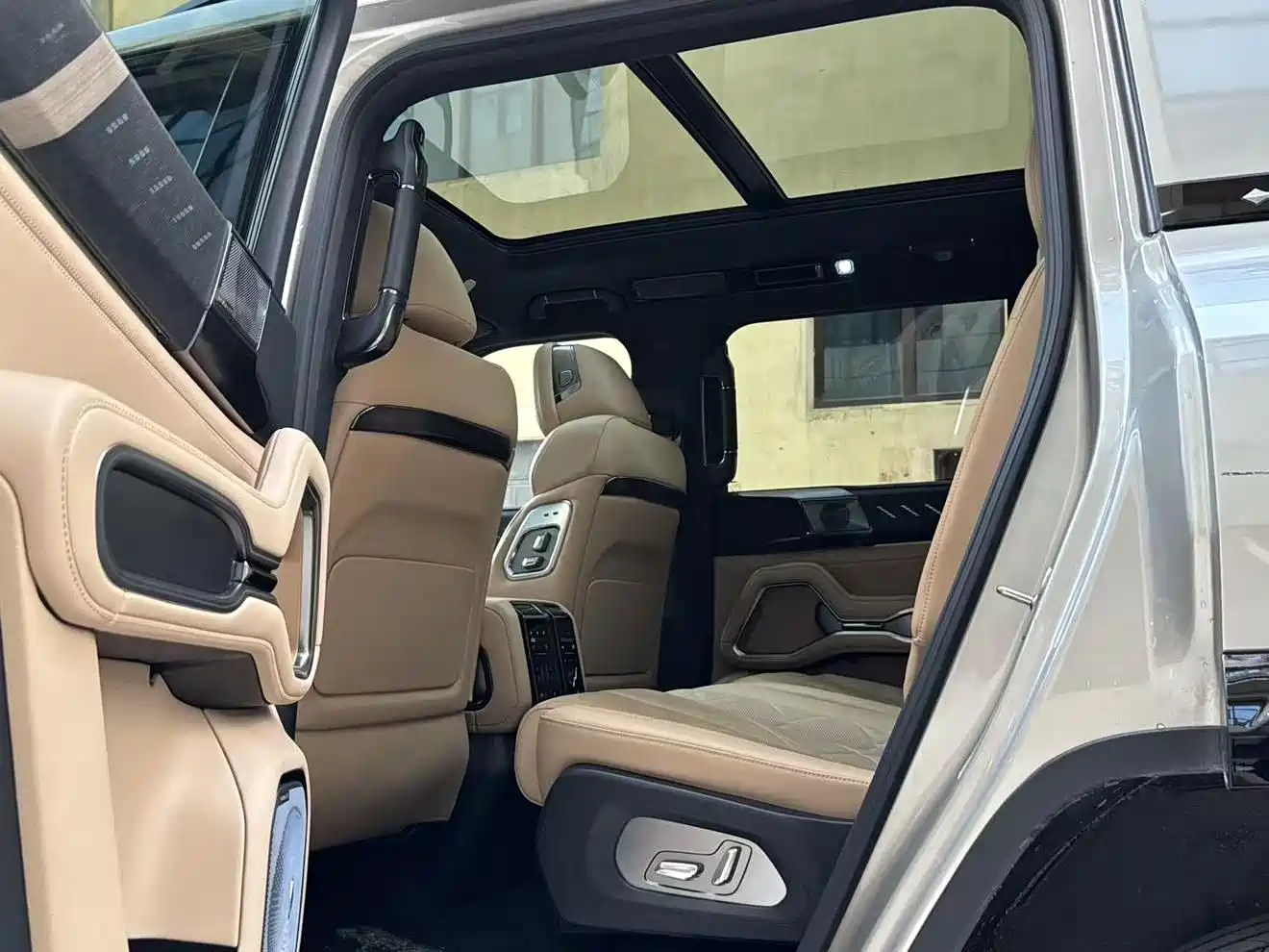 Fang Cheng Bao Leopard 8 2025 Zhiyong Flagship 7-Seater фото 8