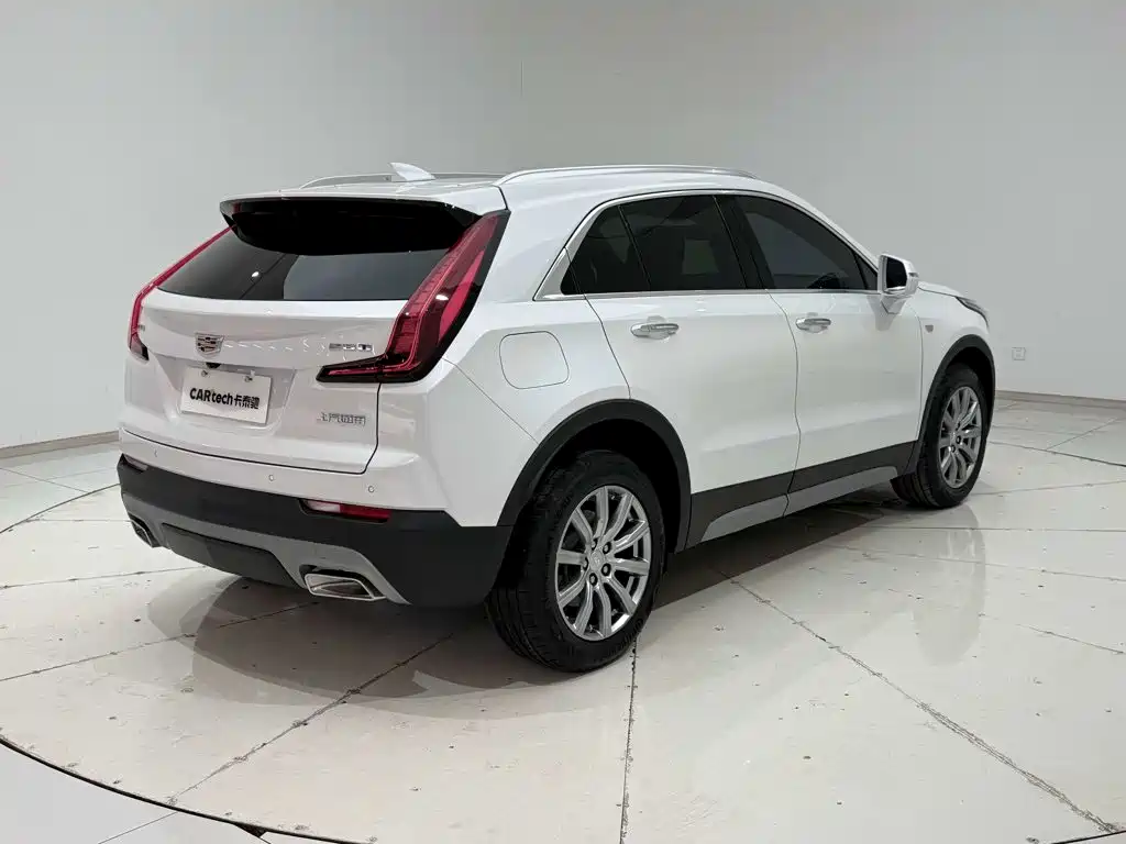 Фото 23 - Cadillac XT4