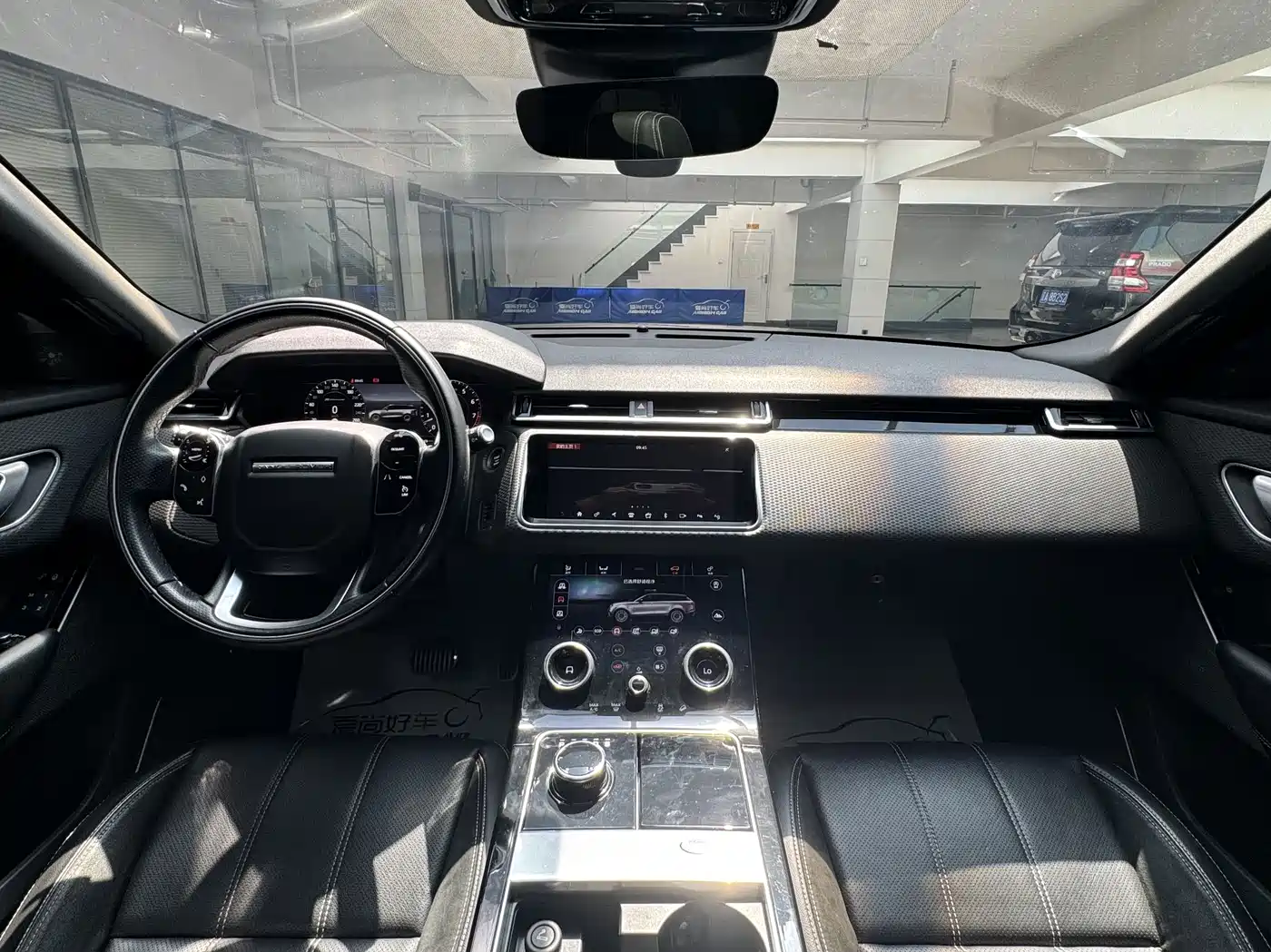 Land Rover Range Rover Velar 2018 P380 R-DYNAMIC SE фото 9
