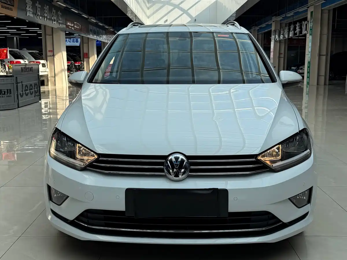 Volkswagen Golf Sportsvan 2016 230TSI Automatic Progressive фото 2