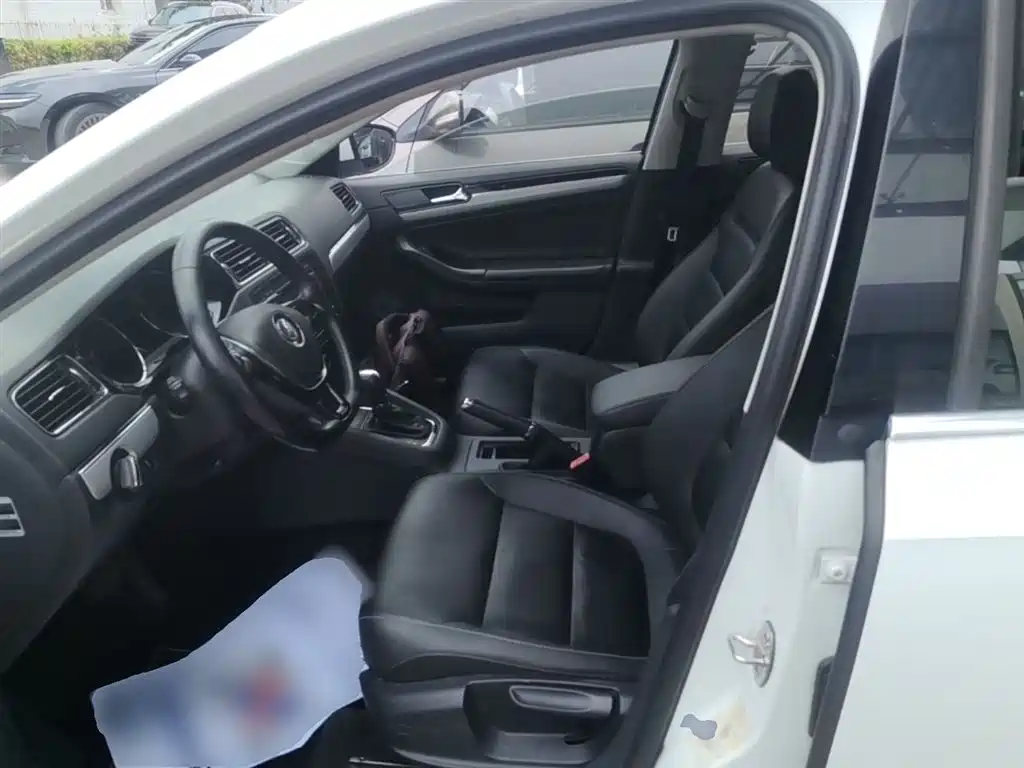 Volkswagen Sagitar 2016 230TSI 25th Anniversary Edition фото 15