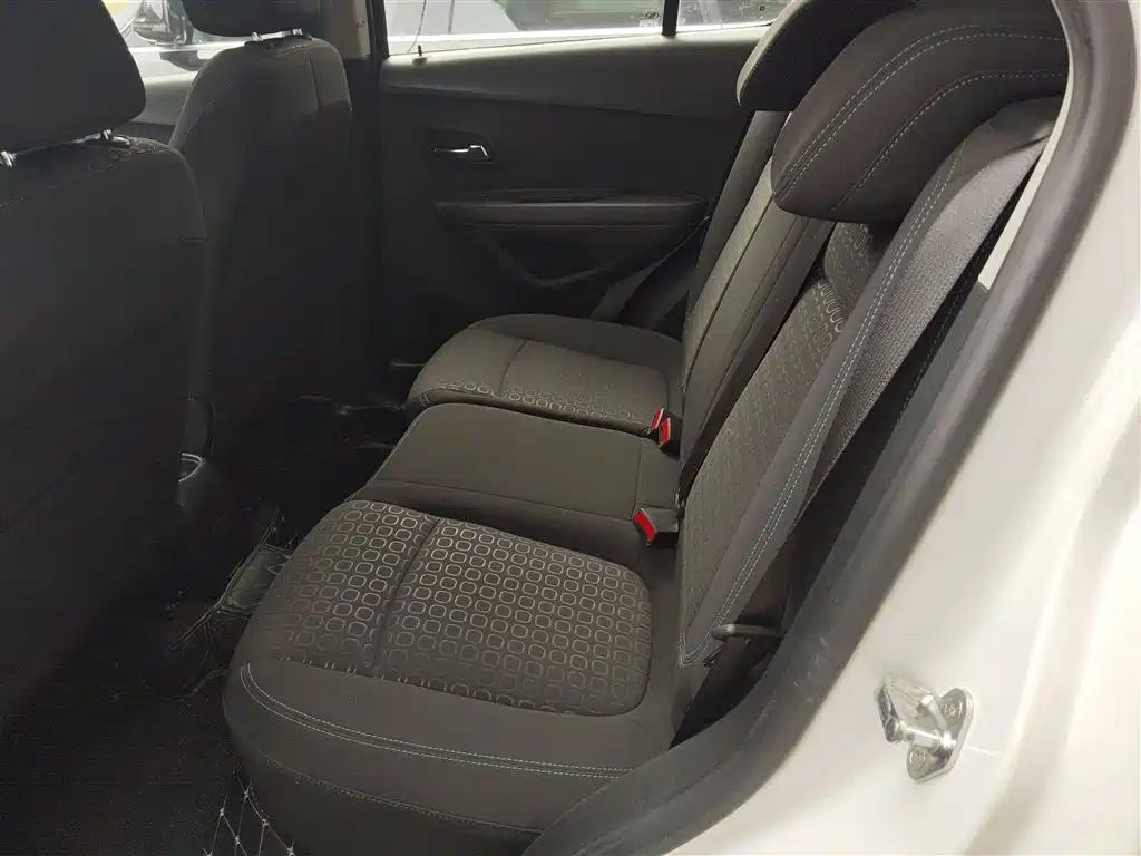 Chevrolet Trax 2016 1.4T Automatic 2WD Comfort Sunroof Edition фото 13