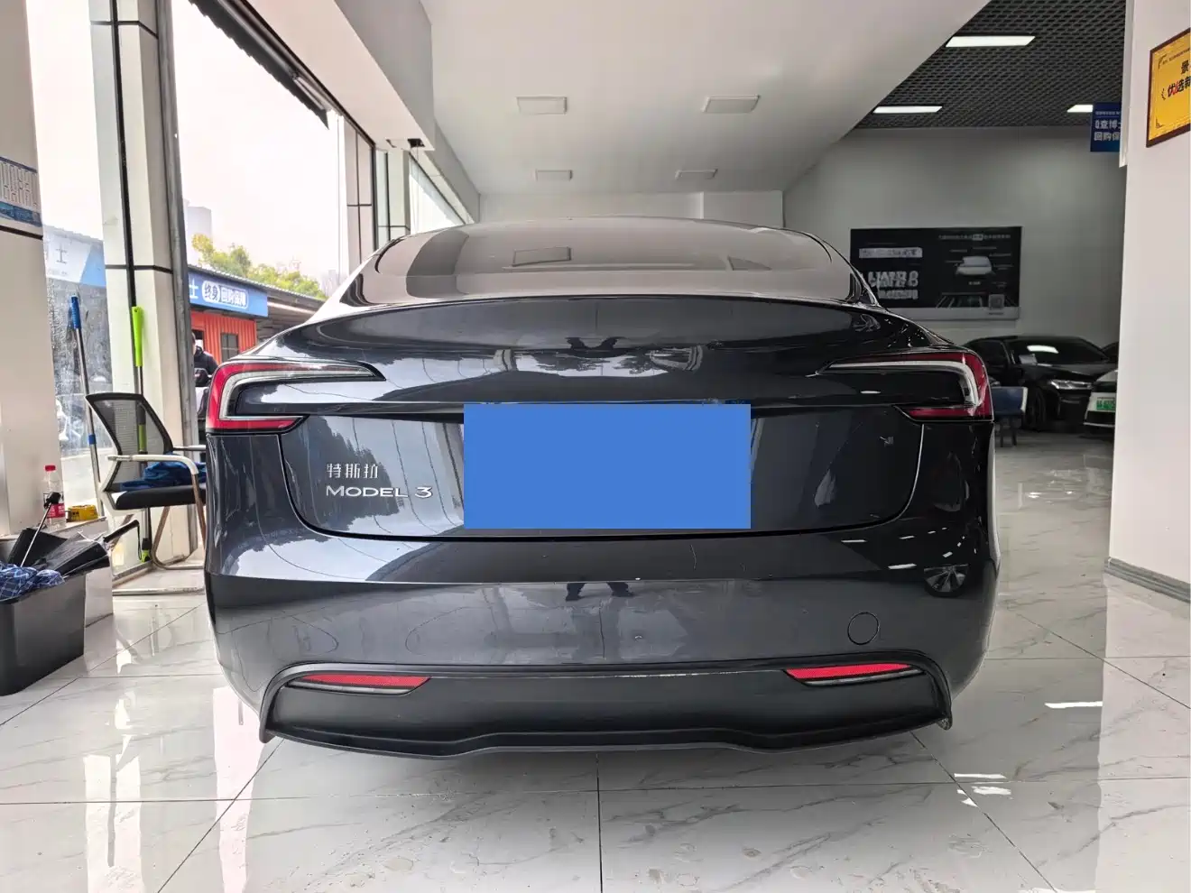 TESLA MODEL 3