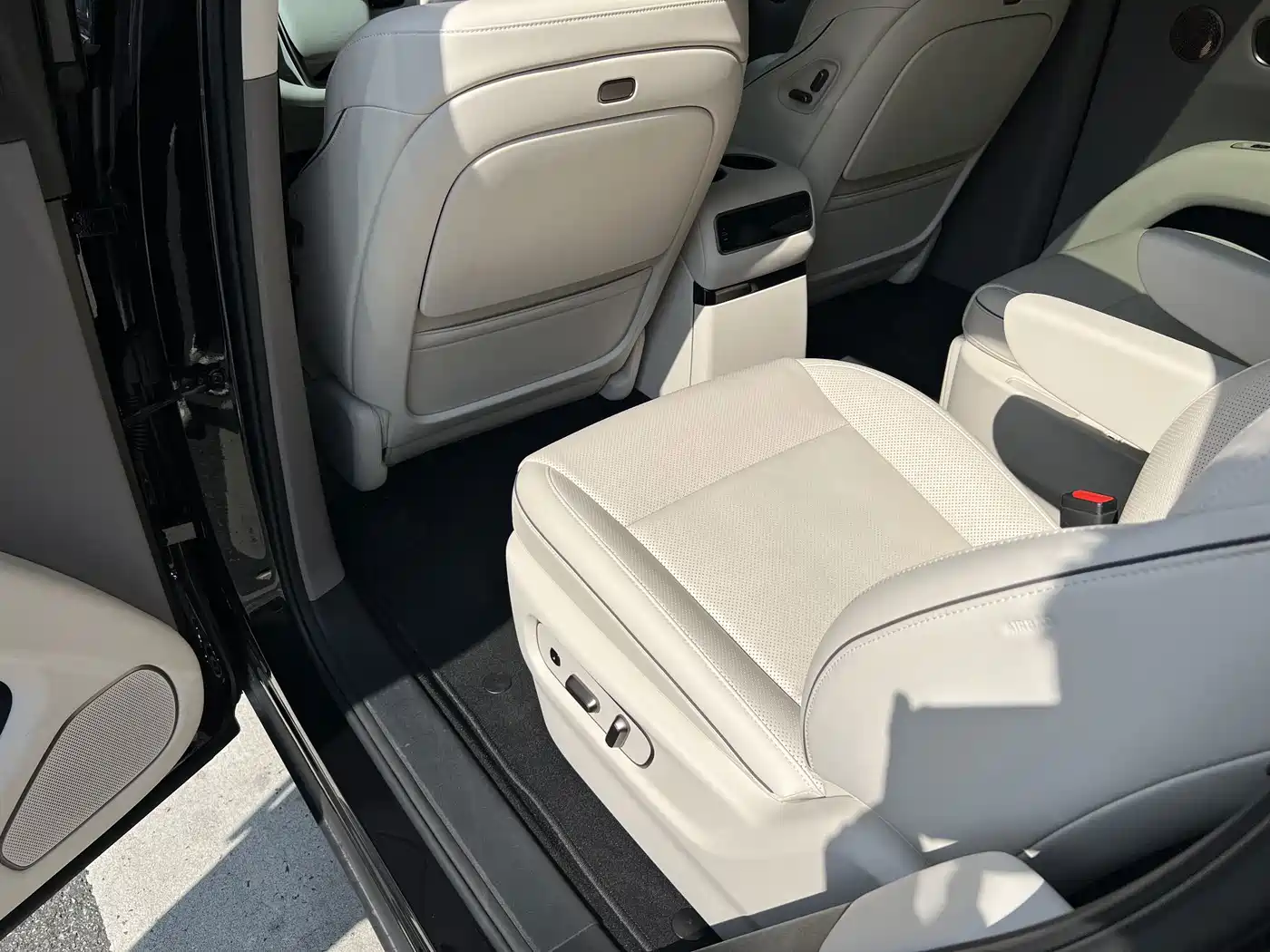 Photo 18 - Li Auto Li i8