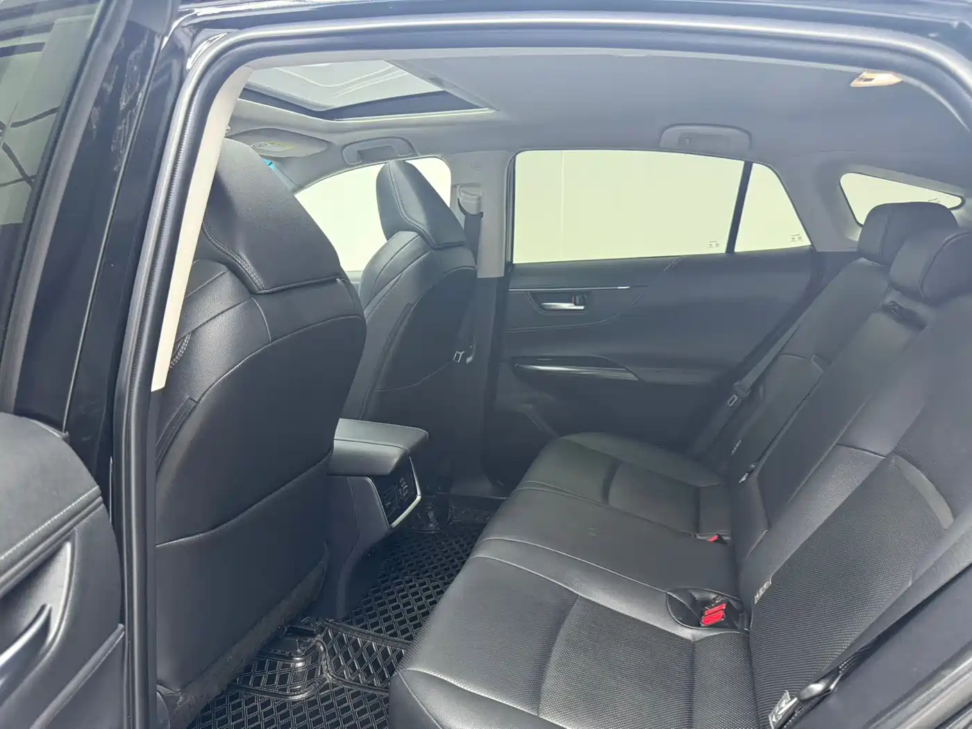 Toyota Venza 2022 2.0L CVT 2WD Premium фото 8