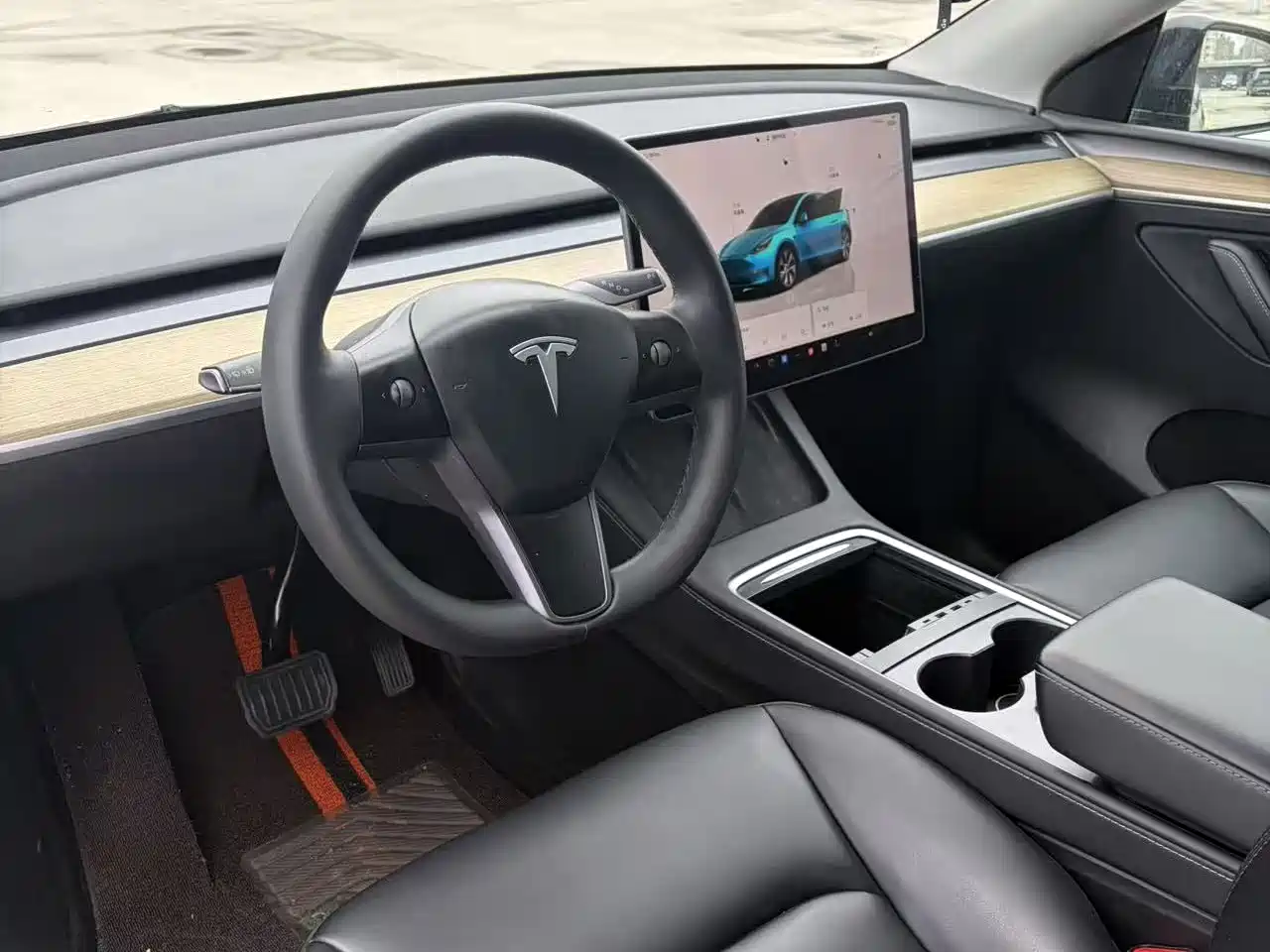 TESLA MODEL Y
