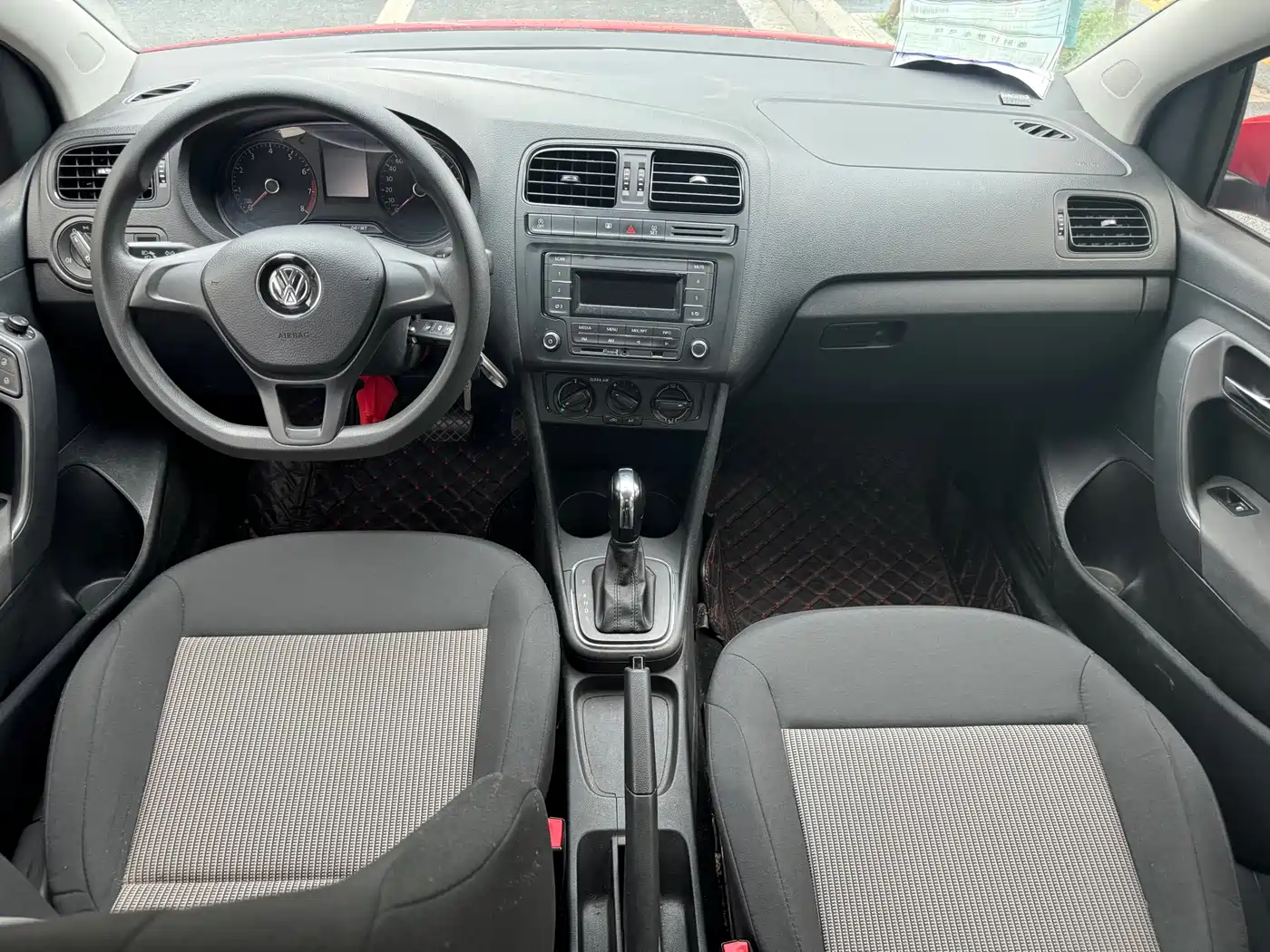 Volkswagen Polo 2018 1.5L Auto Safe Drive фото 5