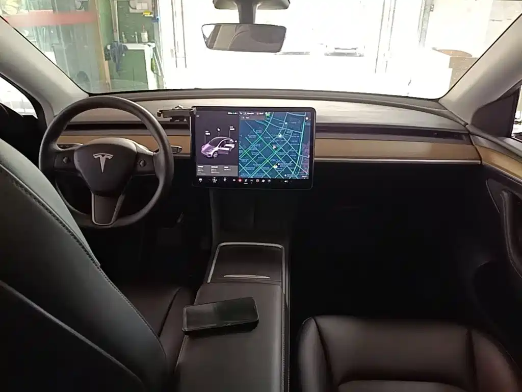 Фото 10 - Tesla Model Y