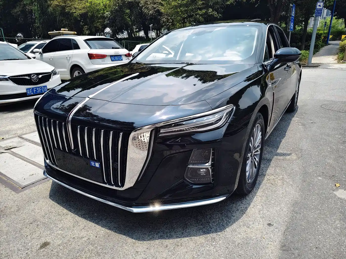Hongqi H5 2023 1.5T DCT Smart Connect Joy Edition