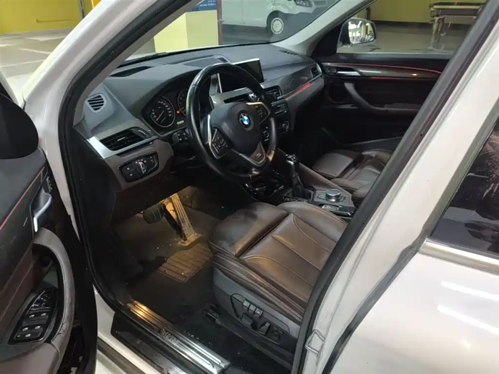 BMW X1 2016 xDrive20Li Luxury Model фото 16