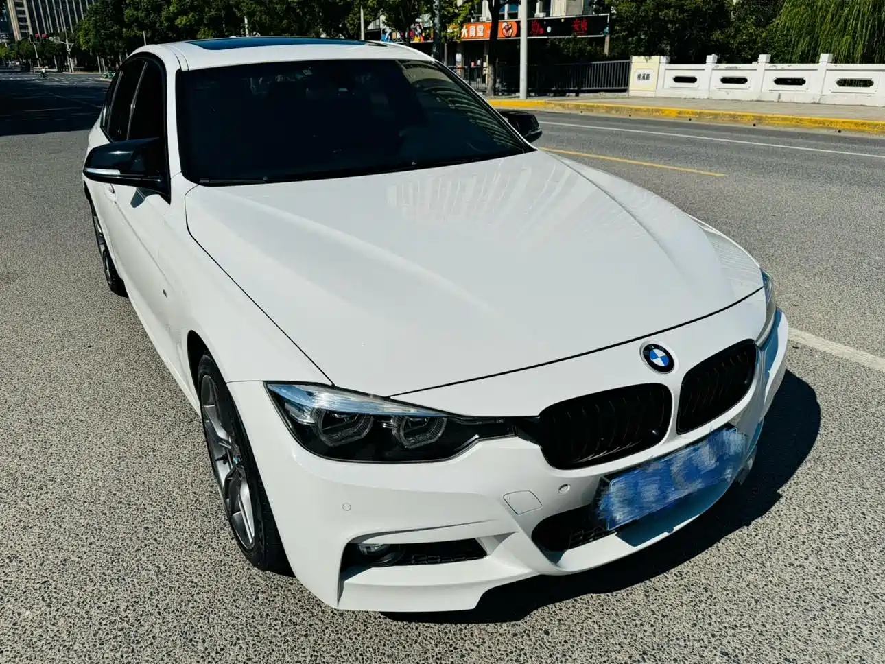 BMW 3 Series 2018 320i M Sport Black Night Edition фото 3