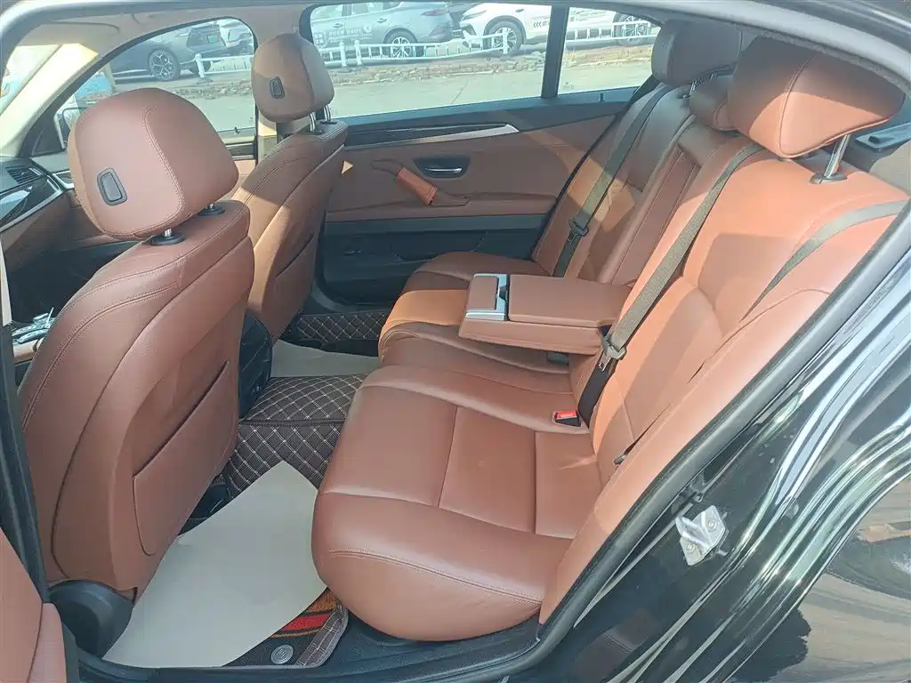 BMW 5 Series 2014 525Li Leading фото 17
