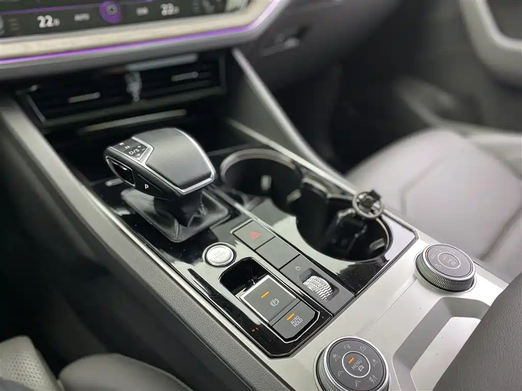 Volkswagen Touareg 2022 2.0TSI Rui Shang Edition фото 9