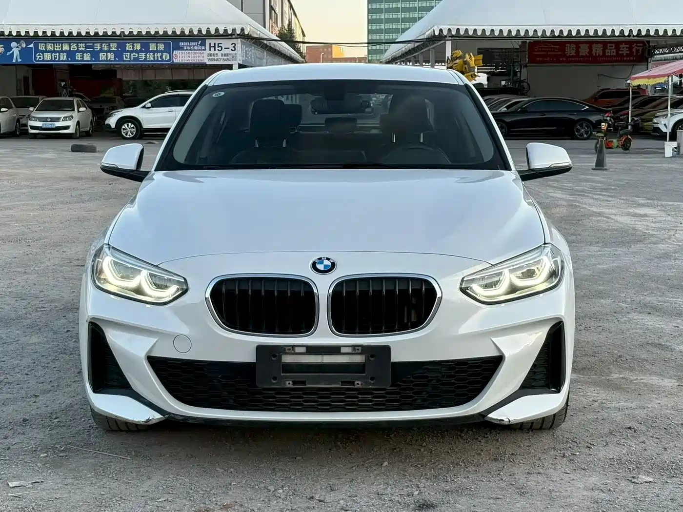 BMW 1 Series 2023 120i M Sport Shadow Edition фото 2