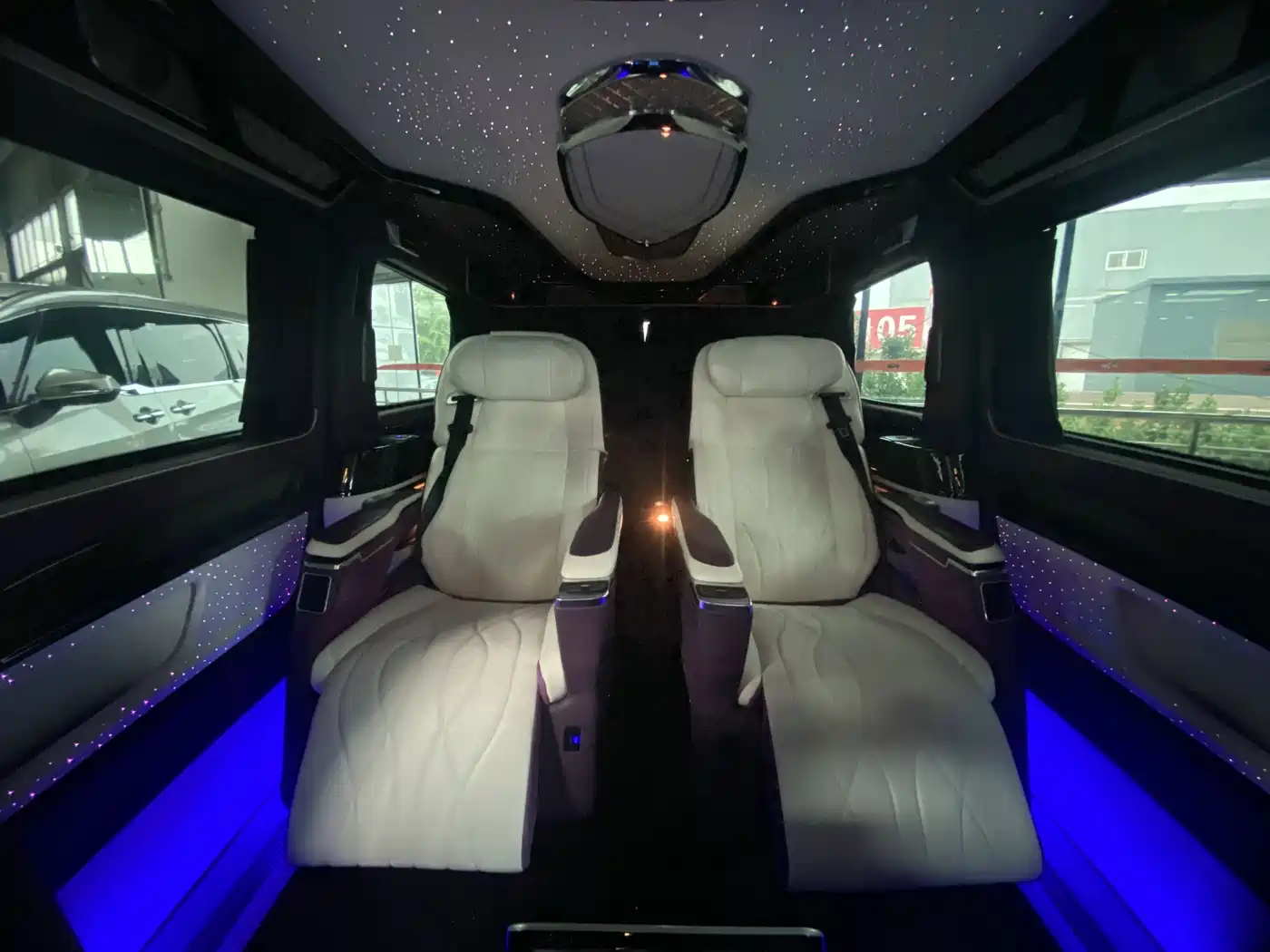 Mercedes-Benz Vito 2023 2.0T Business 7-Seater фото 19