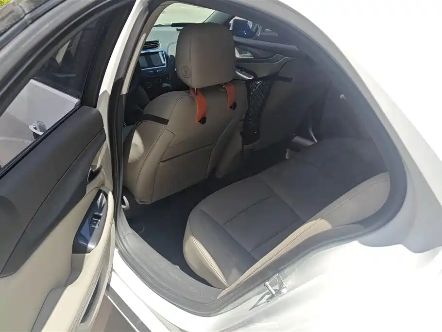 Chevrolet Malibu 2016 2.0L Automatic Luxury фото 11