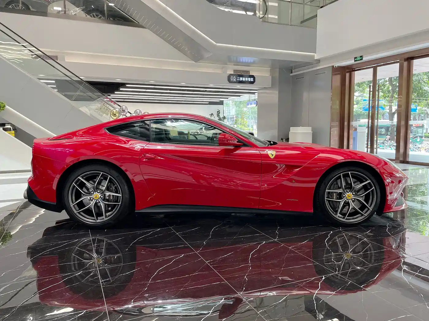 Ferrari F12berlinetta 2016 2013 6.3L Standard