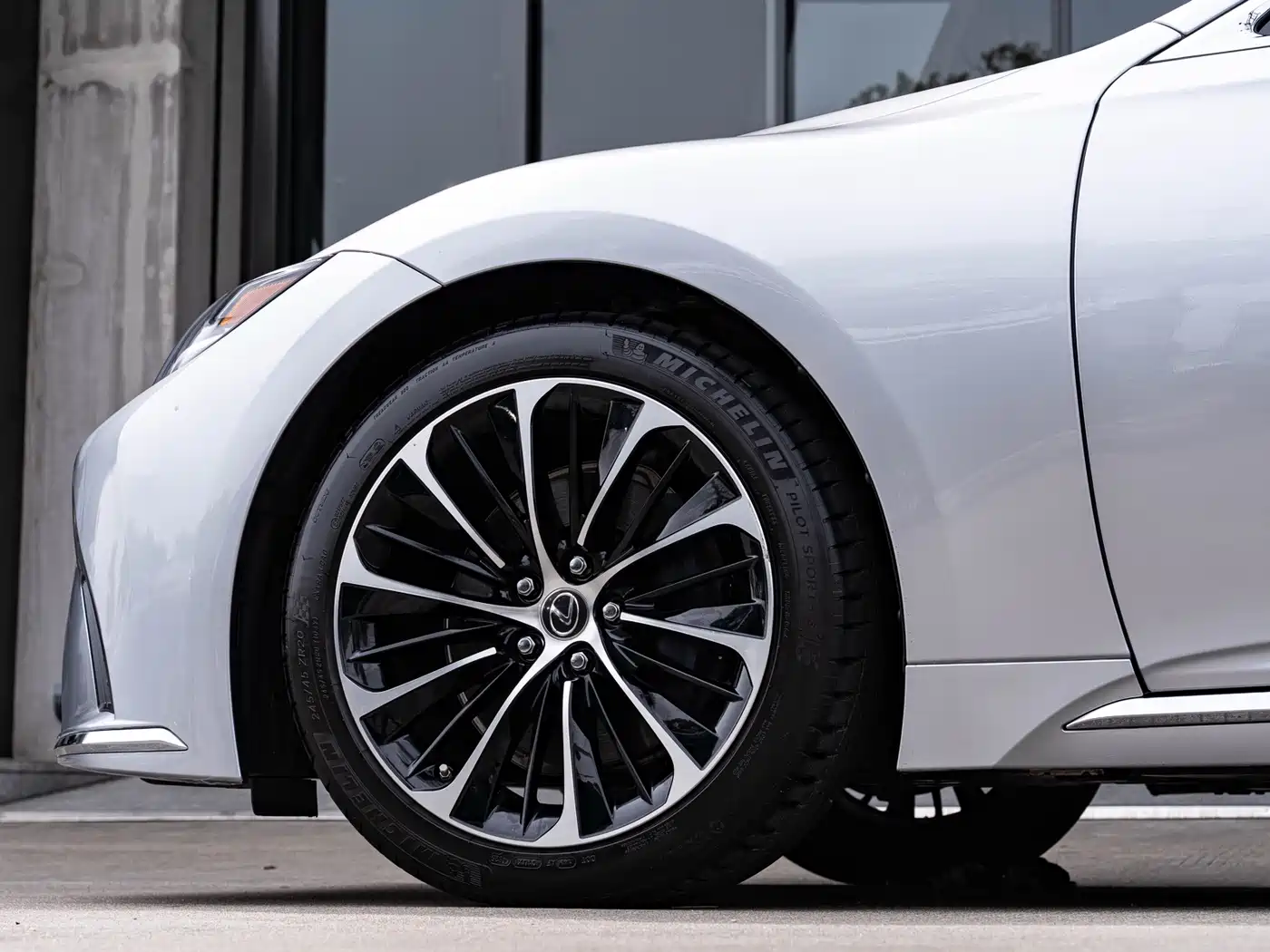 Lexus LS 2021 500h Executive Edition фото 8