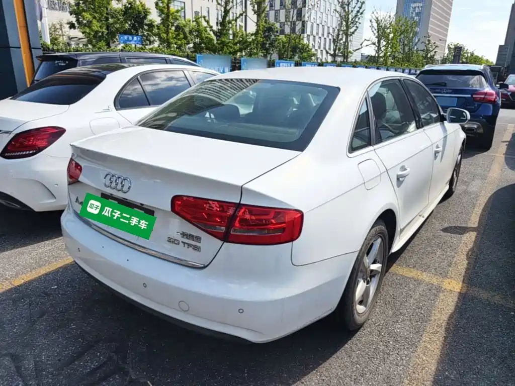 Photo 7 - Audi A4L