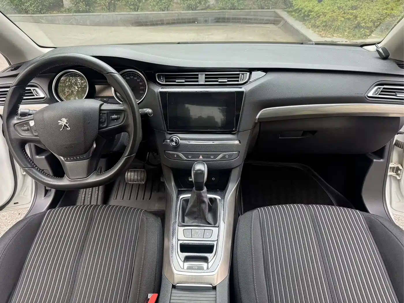 Photo 10 - Peugeot 408