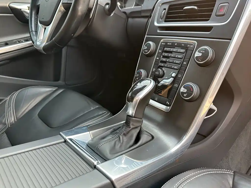 Volvo V60 2013 2014 T5 Wisdom & Elegance