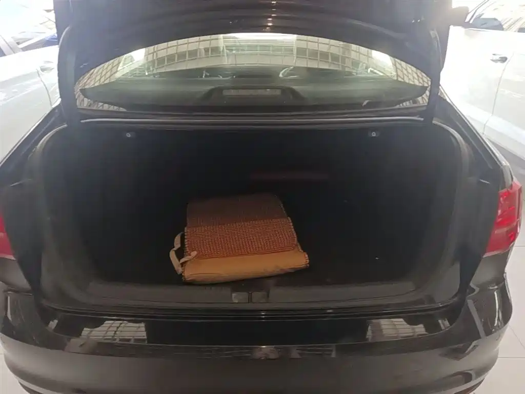 Volkswagen Sagitar 2015 1.6L Manual Comfort фото 19