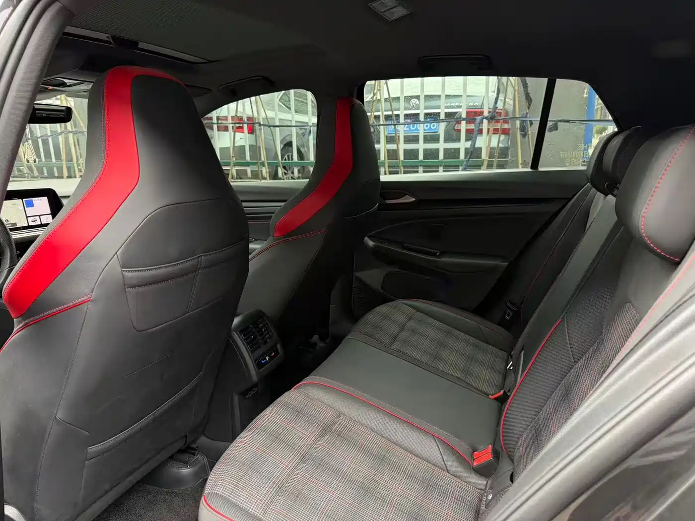 Volkswagen Golf GTI 2021 Facelift 380TSI DSG GTI фото 8