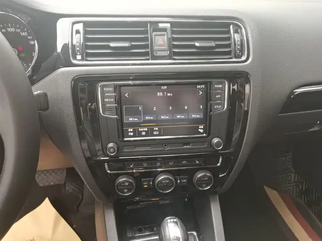 Volkswagen Sagitar 2018 280TSI DSG Luxury фото 13
