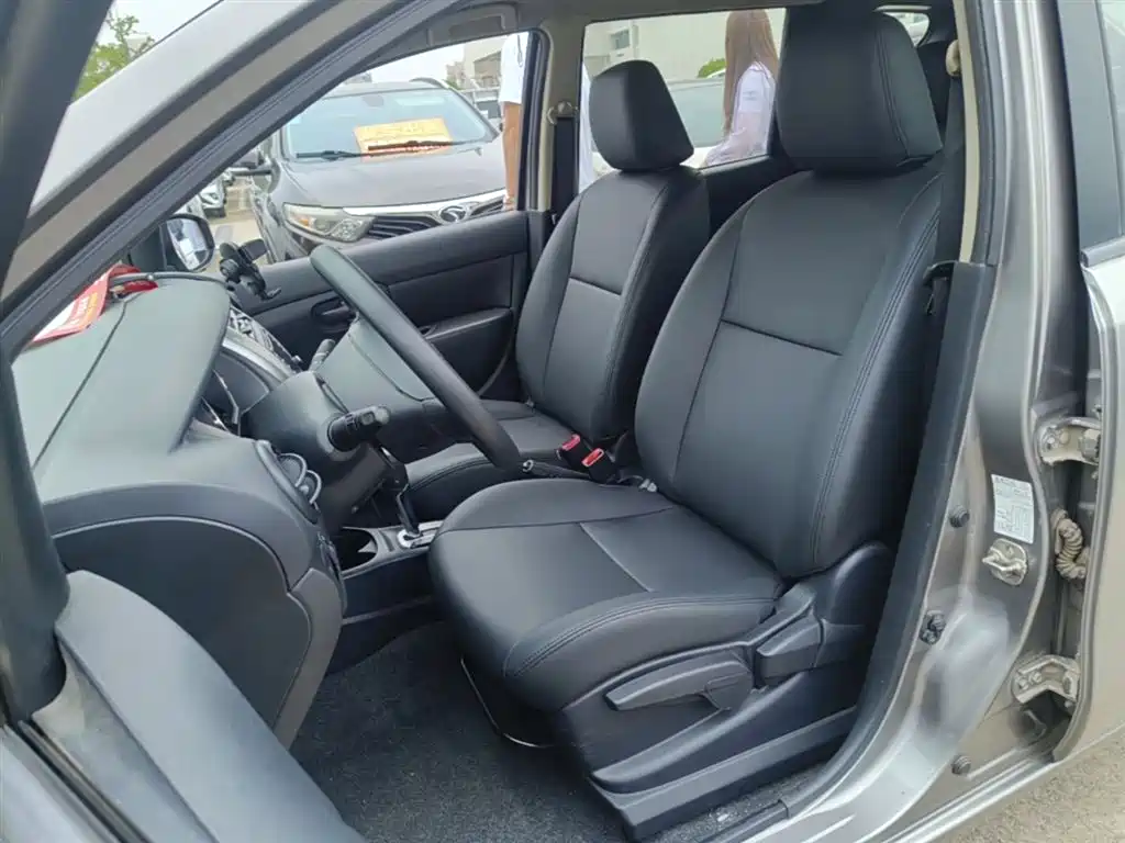 Nissan Livina 2015 2013 1.6XE CVT Comfort