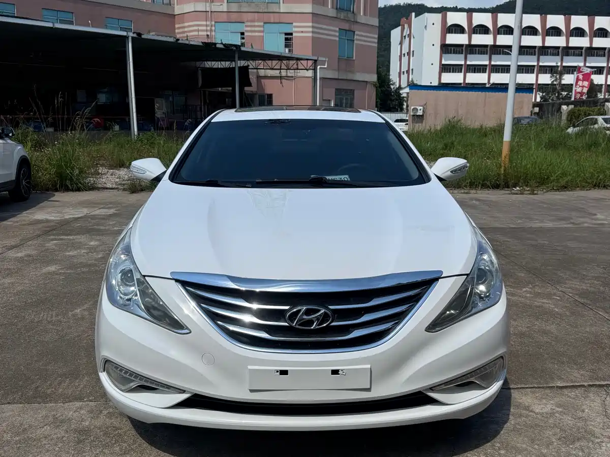 Hyundai Sonata 2013 2.0L Automatic Luxury Edition фото 2
