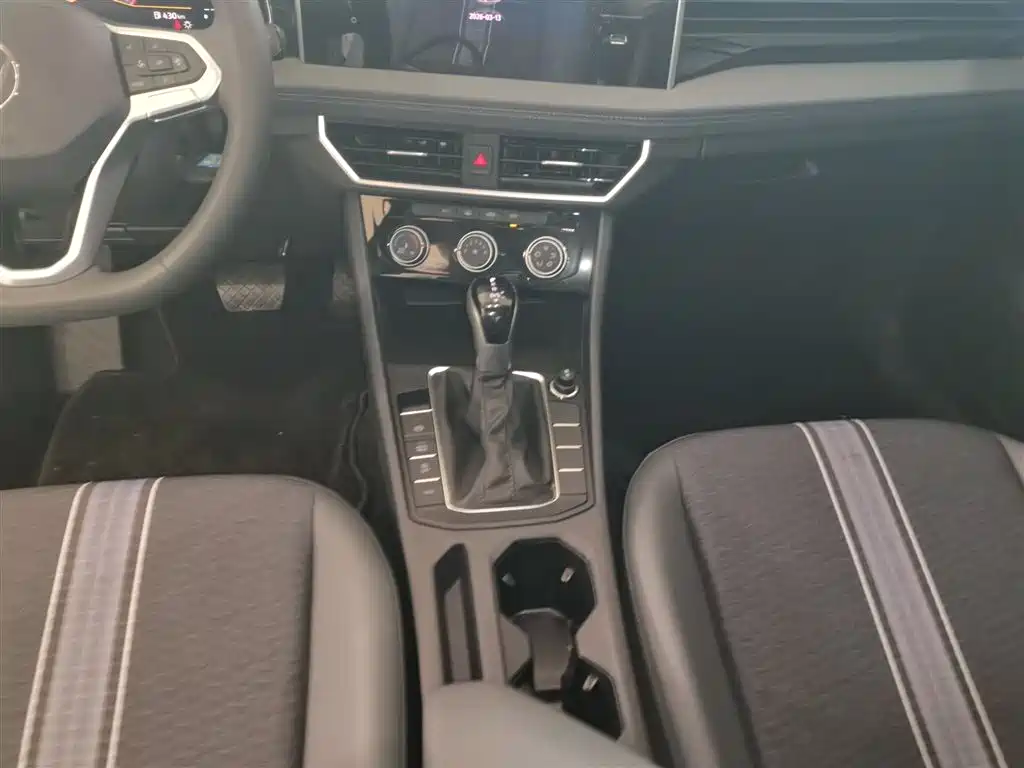 Volkswagen Sagitar 2025 300TSI DSG Flying Leap Edition фото 14