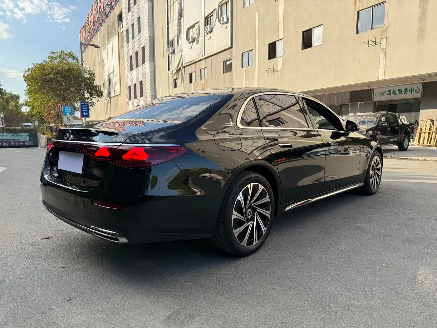 Mercedes-Benz E-Class 2024 Model E 300 L Luxury фото 8