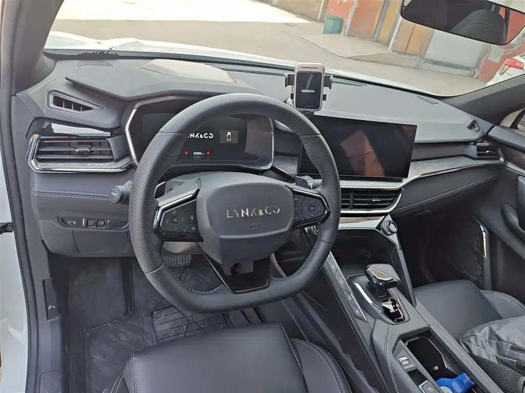Lynk & Co 06 2023 Remix 1.5T Power Pro фото 11