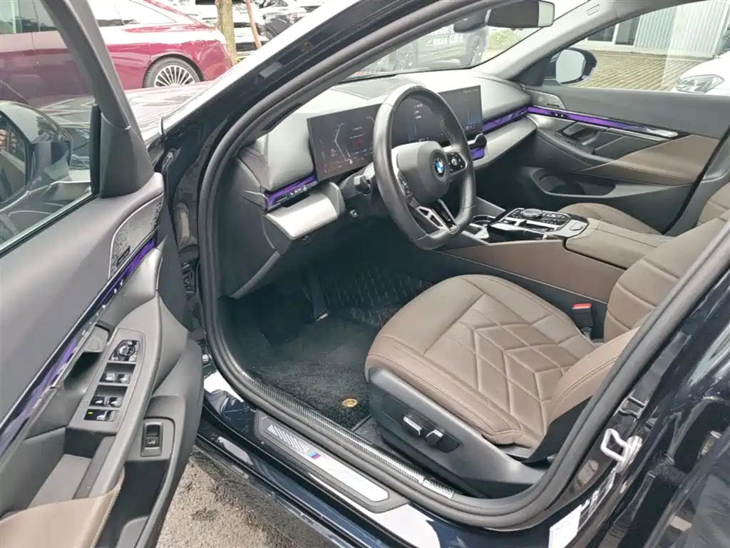 BMW 5 Series 2024 530Li Leading M Sport Package фото 23