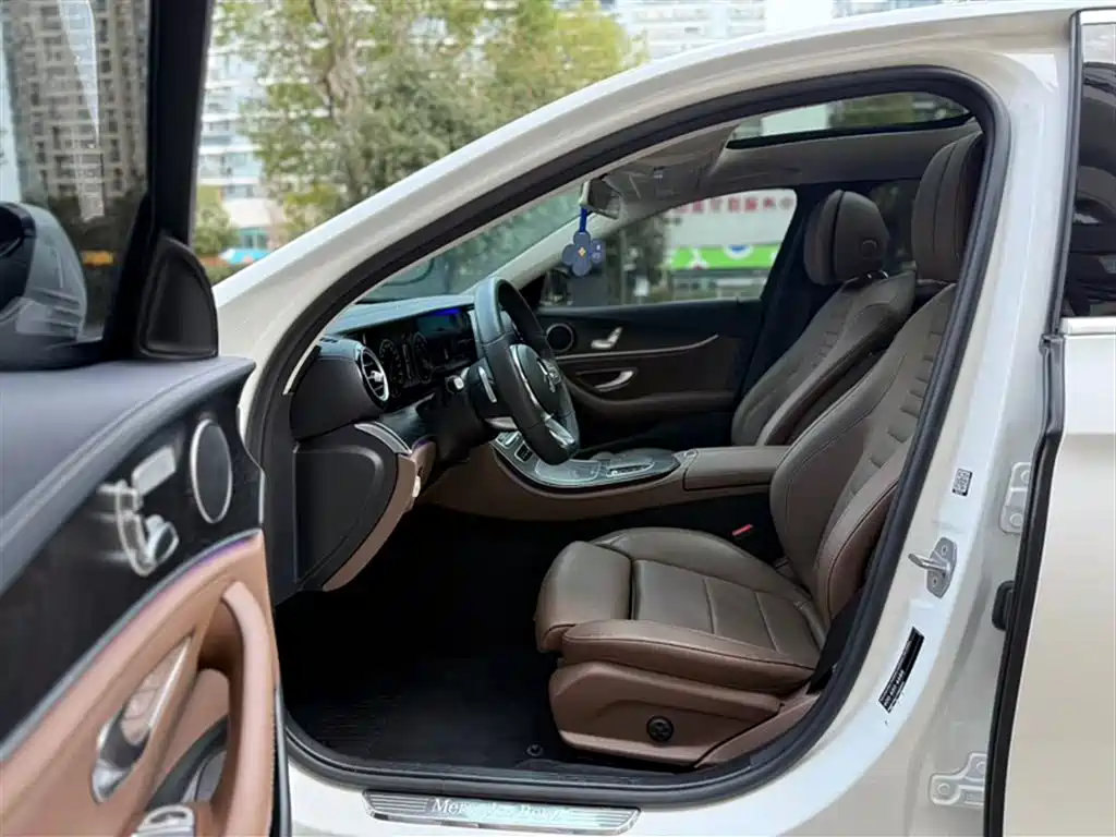 Mercedes-Benz E-Class 2019 E 200 L Sport фото 12